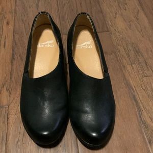 - dansko shoes comfortables ,good conditions and clean.